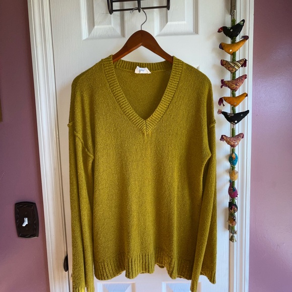 Goldenrod belle sleeved v-neck sweater - Picture 3 of 4